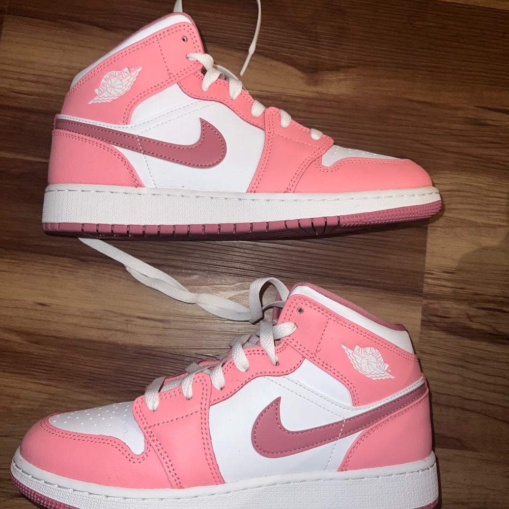 COPY - Air Jordan 1 Mid GS “Valentine’s Day”